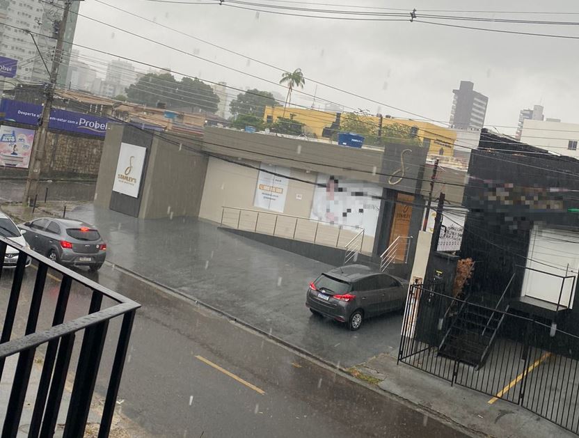 Com seca histórica, Manaus tem chuva intensa nesta segunda-feira