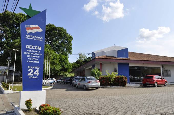 Marido é preso por ameaçar esposa no Parque 10; ele coleciona denúncias de agressão