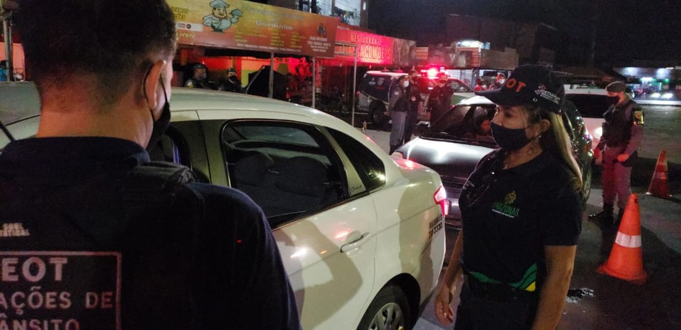 Motoristas são presos por dirigirem bêbados em Manaus
