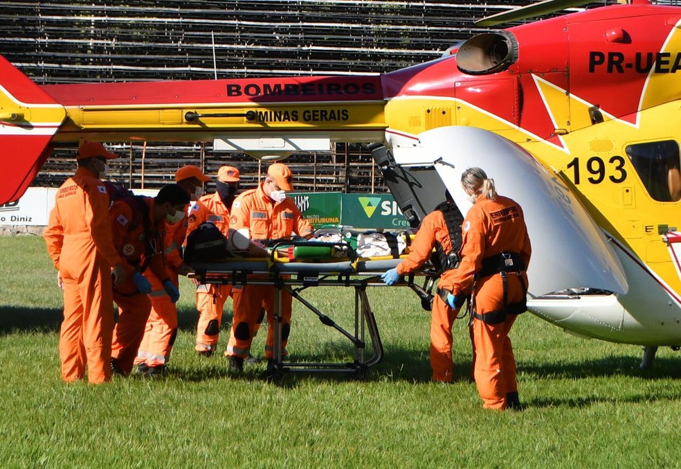 Criança fica em estado grave após trave despencar sobre sua cabeça