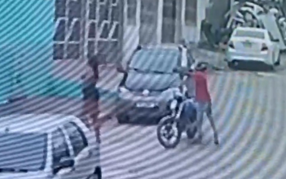 Vídeo: Dançarina, Juju Tempestade é executada em frente de casa