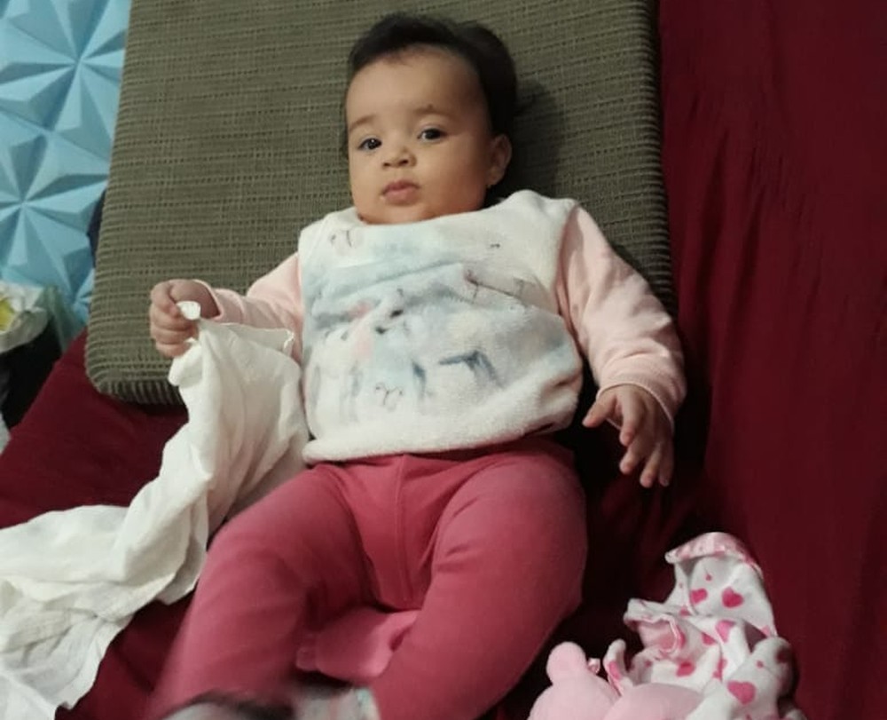 Pai leva bebê para creche e recebe ligação de que criança havia morrido: 'sem chão'