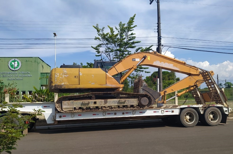 Retroescavadeira furtada no Amazonas é recuperada em Roraima