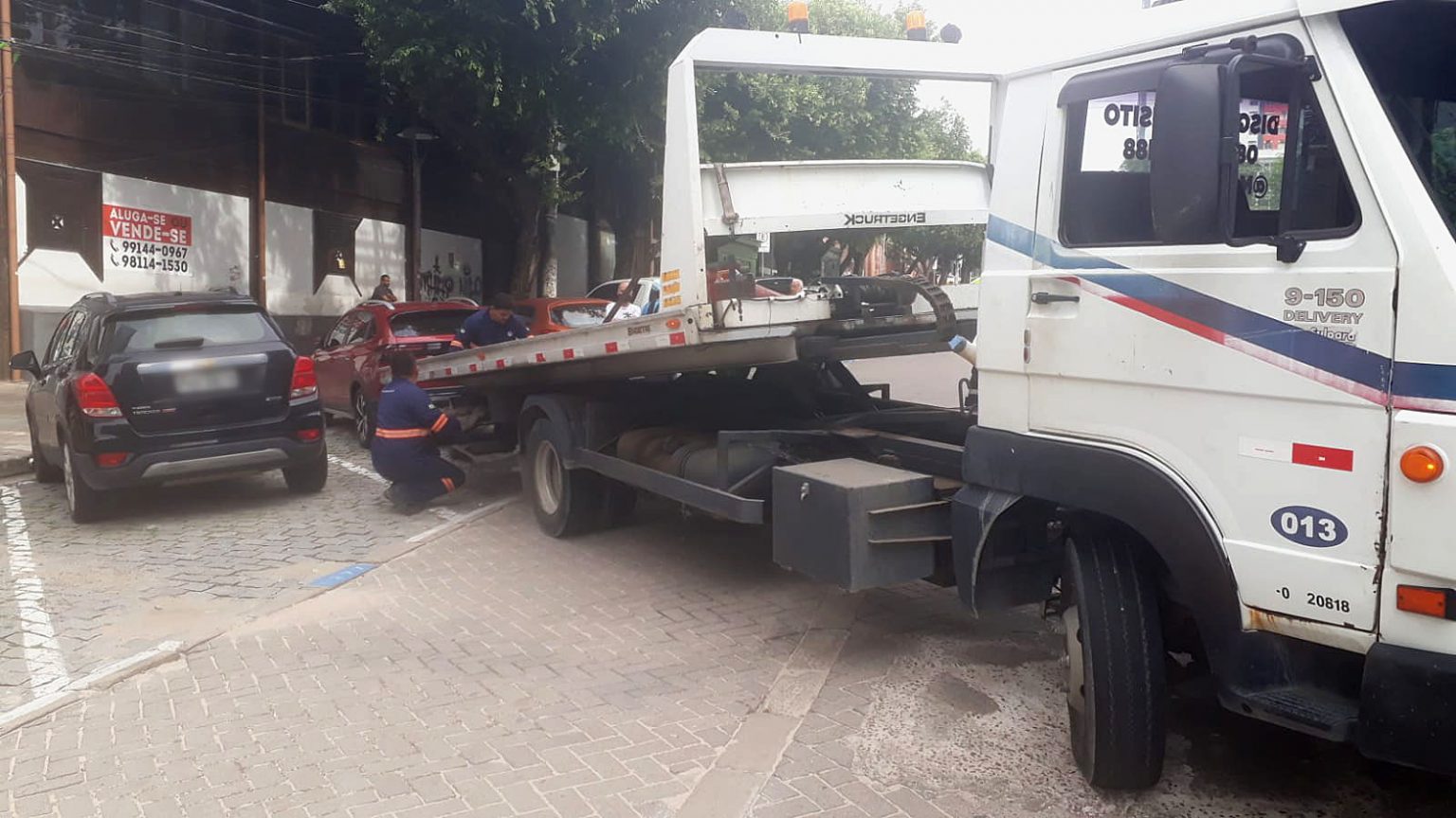 Carro é apreendido por deixar de pagar estacionamento 297 vezes em Manaus