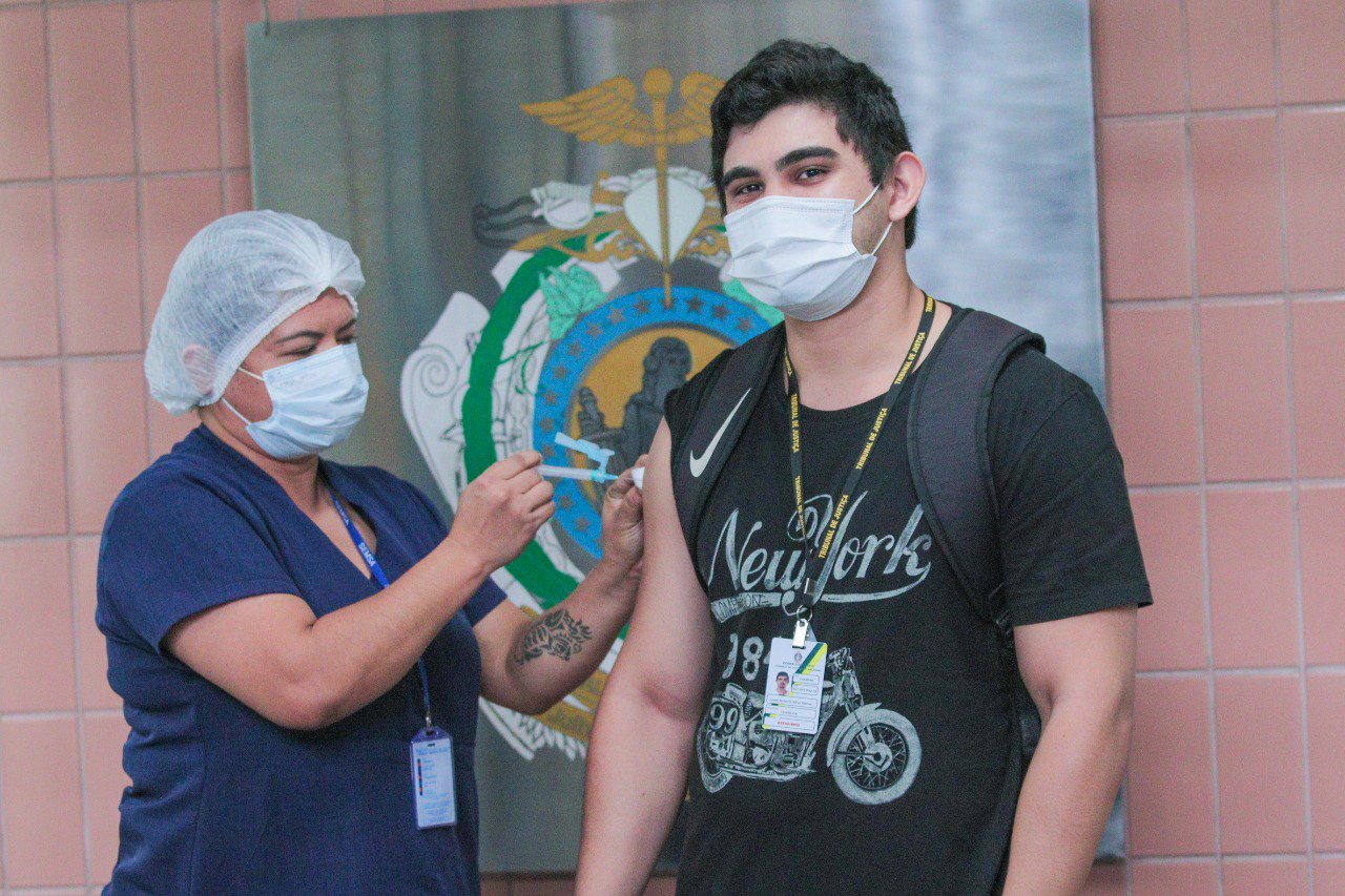 Posto de vacinação contra Covid-19 é instalado no Fórum Henock Reis em Manaus