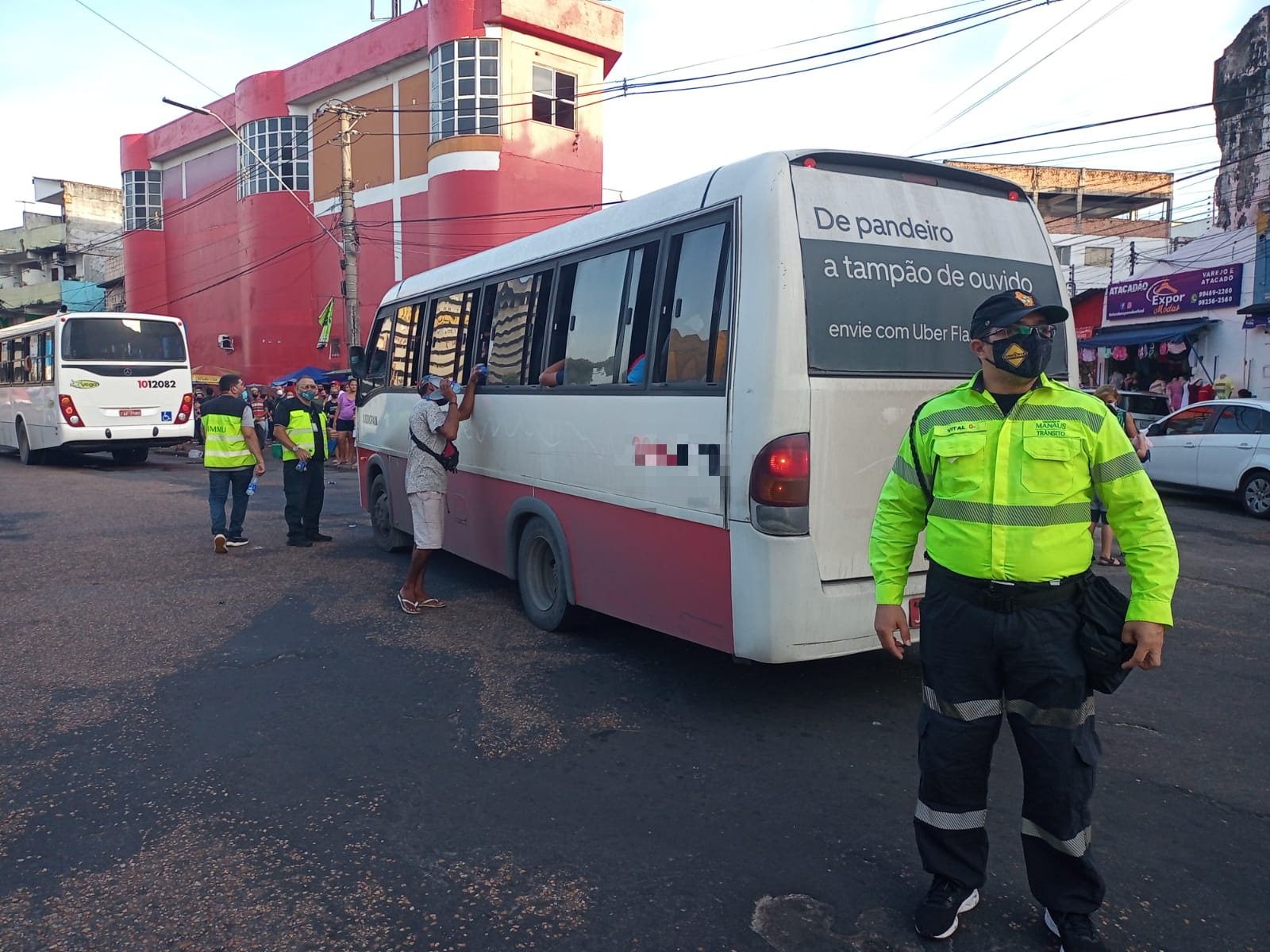 Ônibus, micro-ônibus e mototáxis são alvos de fiscalização em Manaus