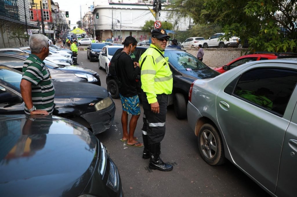 Prefeitura realiza monitoramento para ordenar estacionamento no Centro de Manaus
