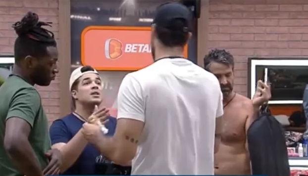 Shay diz que acionou justiça contra Lucas após ameaça de morte