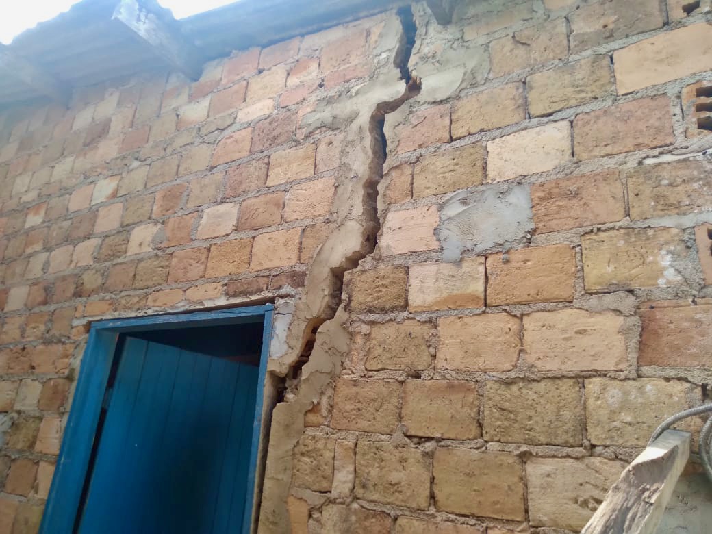 Defensoria pede retirada de famílias de casas com risco de desabamento no Amazonas