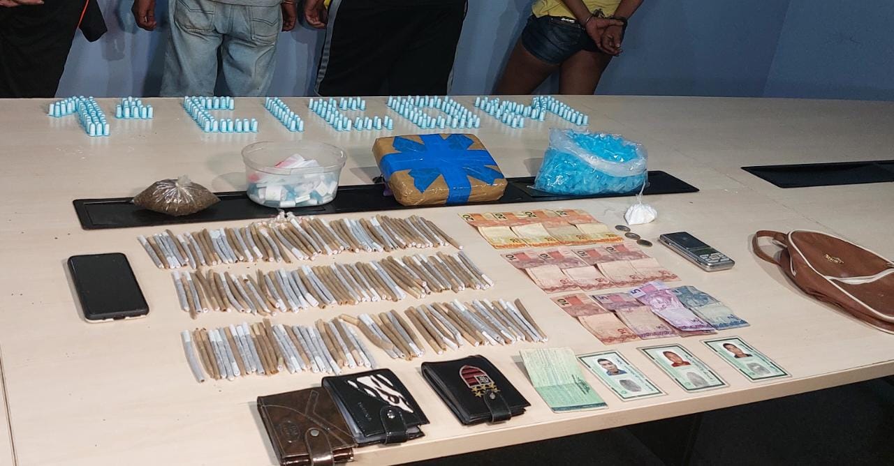 Homem tenta subornar policiais com R$ 10 mil ao ser preso com drogas em Manaus