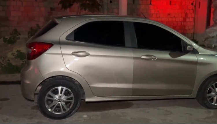 Carro usado no assassinato de 2 homens é encontrado em Manaus