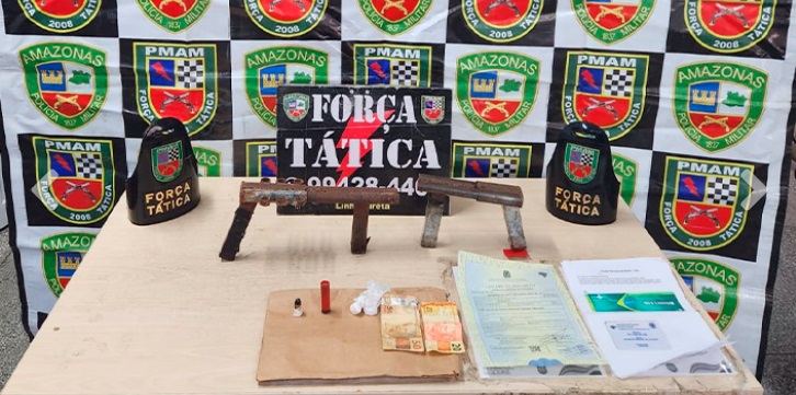 Com nome falso, foragido é preso com armas e drogas em Manaus