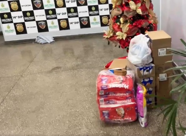 Mulheres são presas suspeitas de roubar produtos de supermercado em Manaus