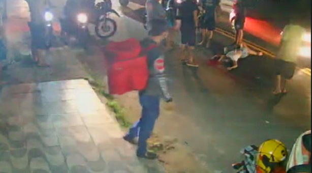 Vídeo com cenas chocantes mostra momento em que jovem tem cabeça esmagada por moto em Manaus