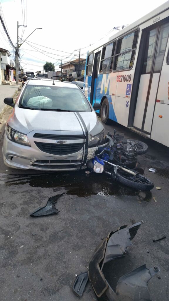 Acidente entre carro e motocicleta deixa homem ferido na Cidade Nova 