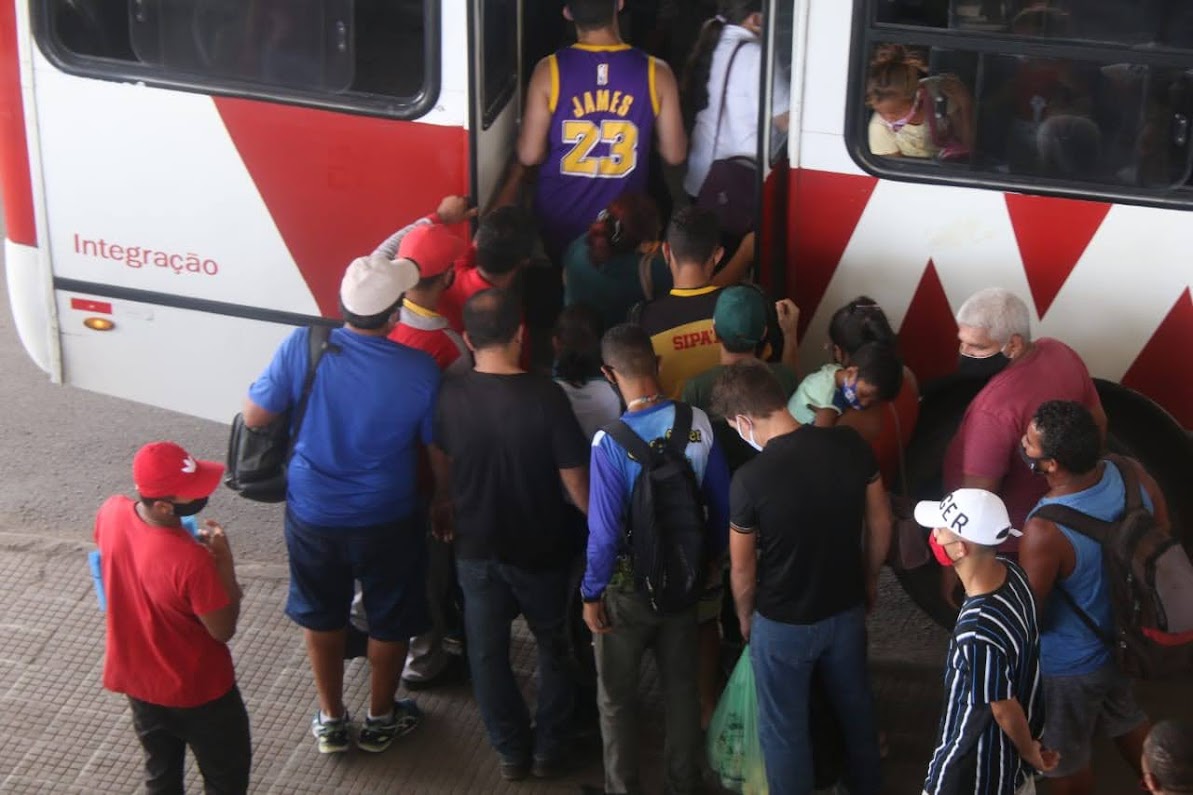 Sistema de bilhetagem fica fora do ar e causa transtornos no transporte público em Manaus