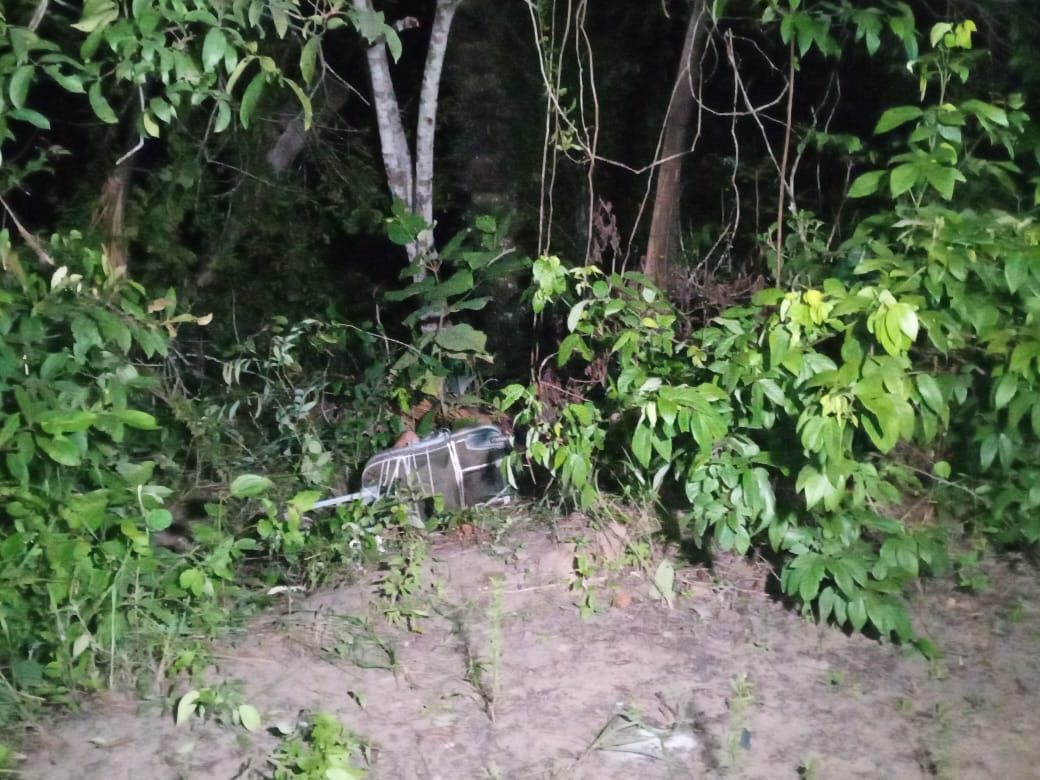 Corpo é encontrado dentro de mala em área de mata de Manaus