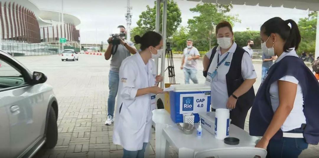 Paes anuncia que vai suspender vacinação contra a Covid por falta de doses