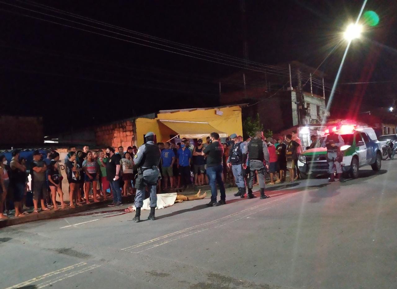 Cabeleireiro é crivado a balas enquanto jantava em Manaus