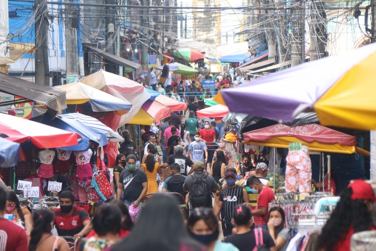 Pesquisa indica que vacinados continuam a transmitir a covid-19