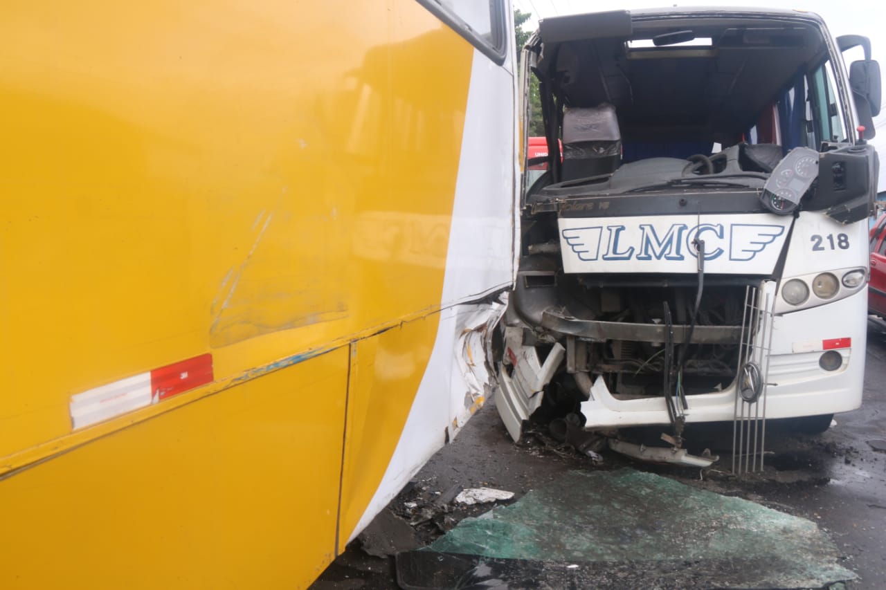 Sete pessoas ficam feridas em acidente grave com rota do Distrito em Manaus