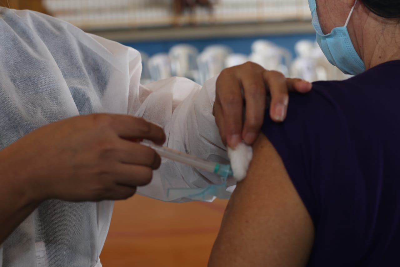 Semsa esclarece sobre uso de vacinas vencidas da AstraZeneca em Manaus 