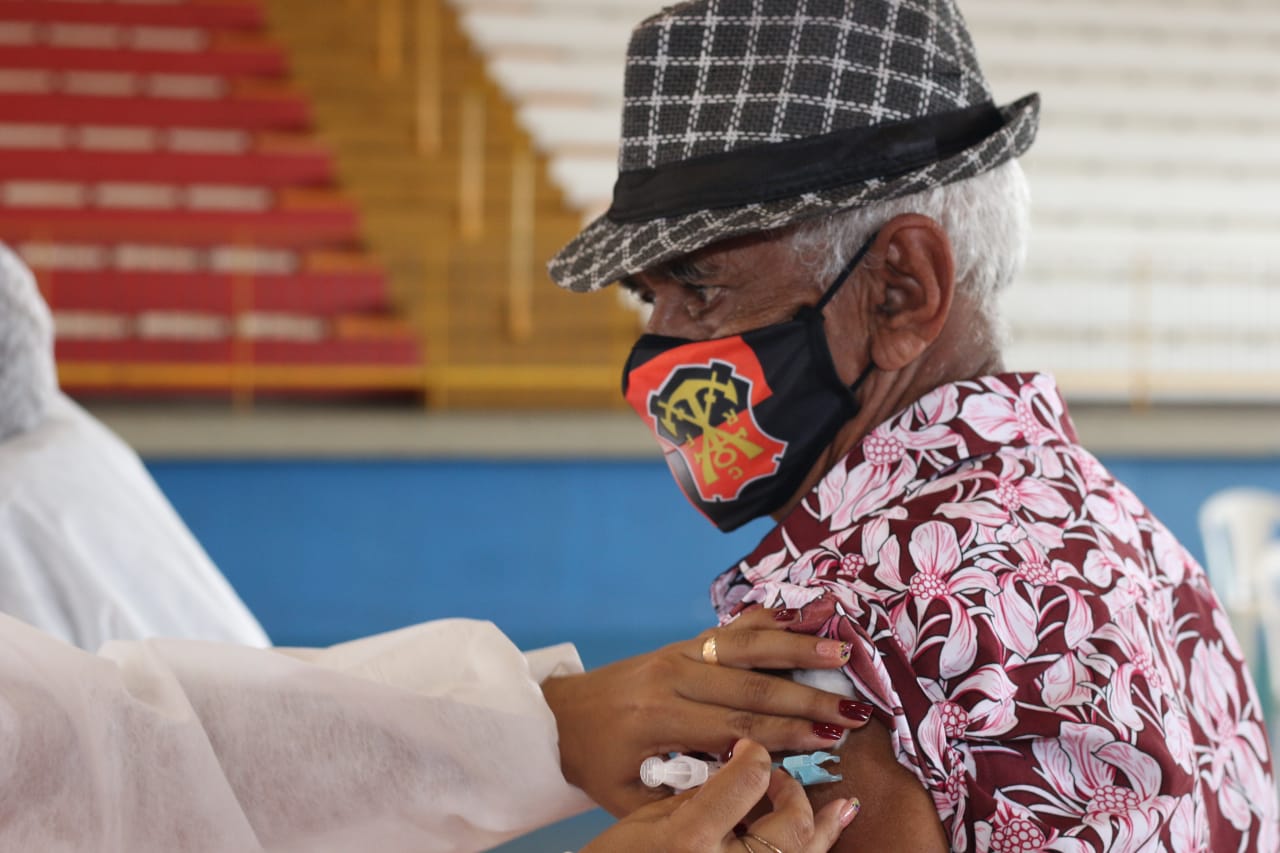 Com avanço da vacinação contra Covid, mortes e ocupação de UTIs têm queda, aponta Fiocruz