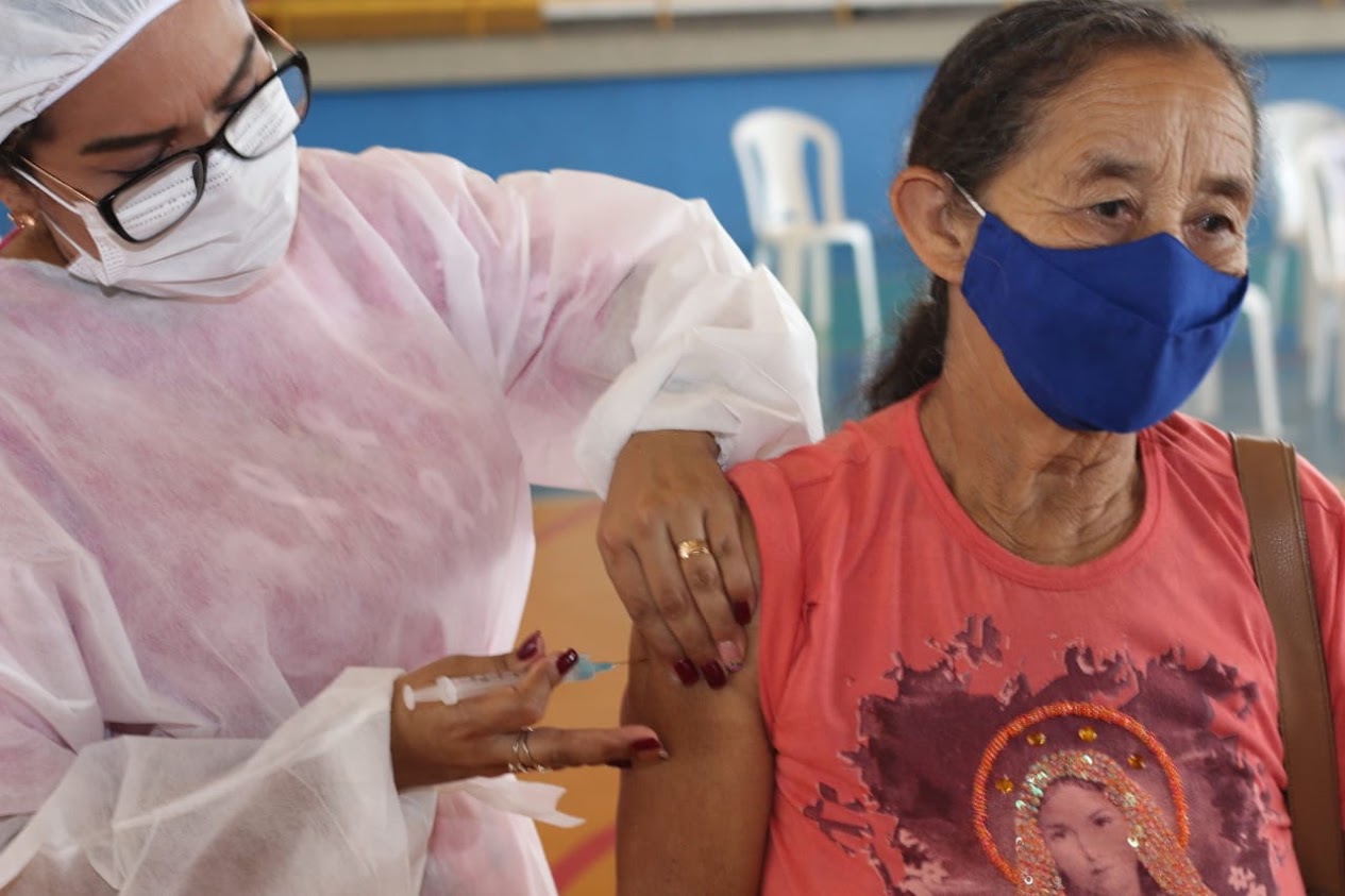 Ministro da Saúde anuncia início da aplicação da 3ª dose da vacina no país