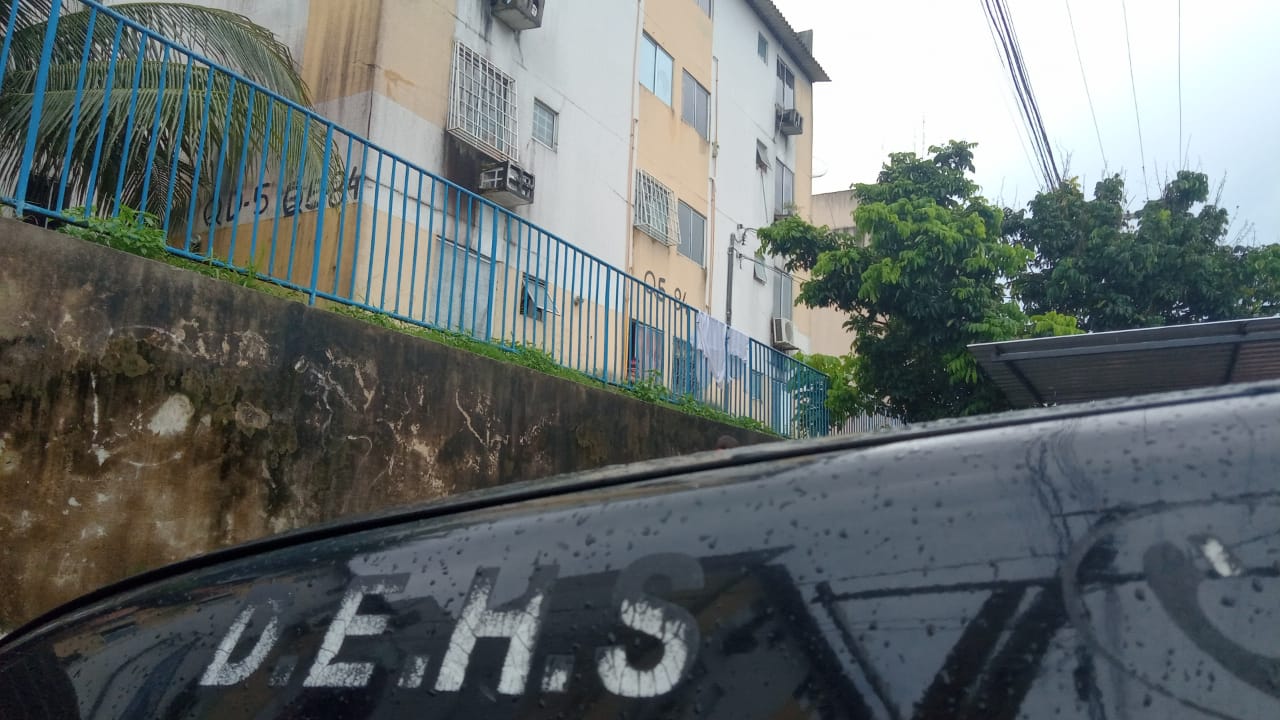 Vendedor ambulante é achado morto dentro de apartamento em Manaus 