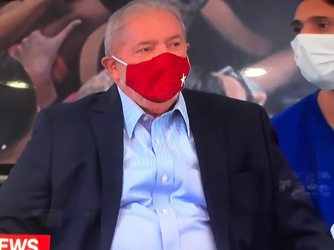 'Fui vítima da maior mentira jurídica', diz Lula em primeiro pronunciamento