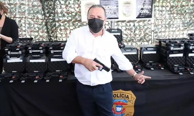Deputado autor de lei contra vacina obrigatória morre de covid-19