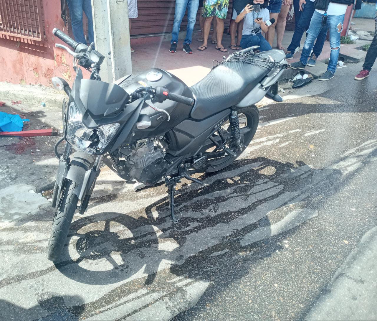 Homem quebra pescoço ao colidir com poste no domingo de Páscoa em Manaus