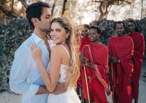 Na Tanzânia, Bárbara Evans e empresário se casam mais uma vez