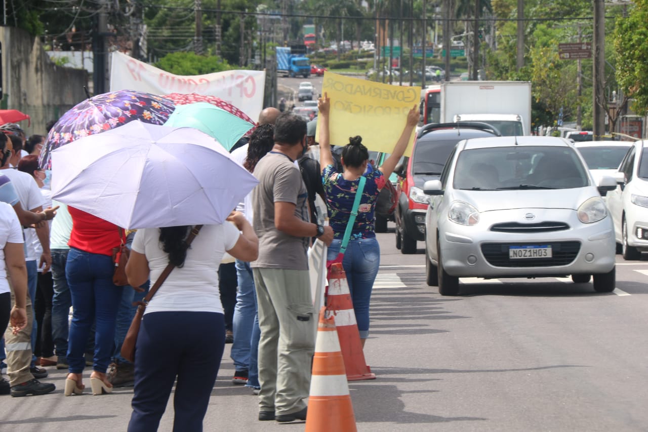 Servidores da Saúde do Amazonas fazem protesto em frente à Aleam 
