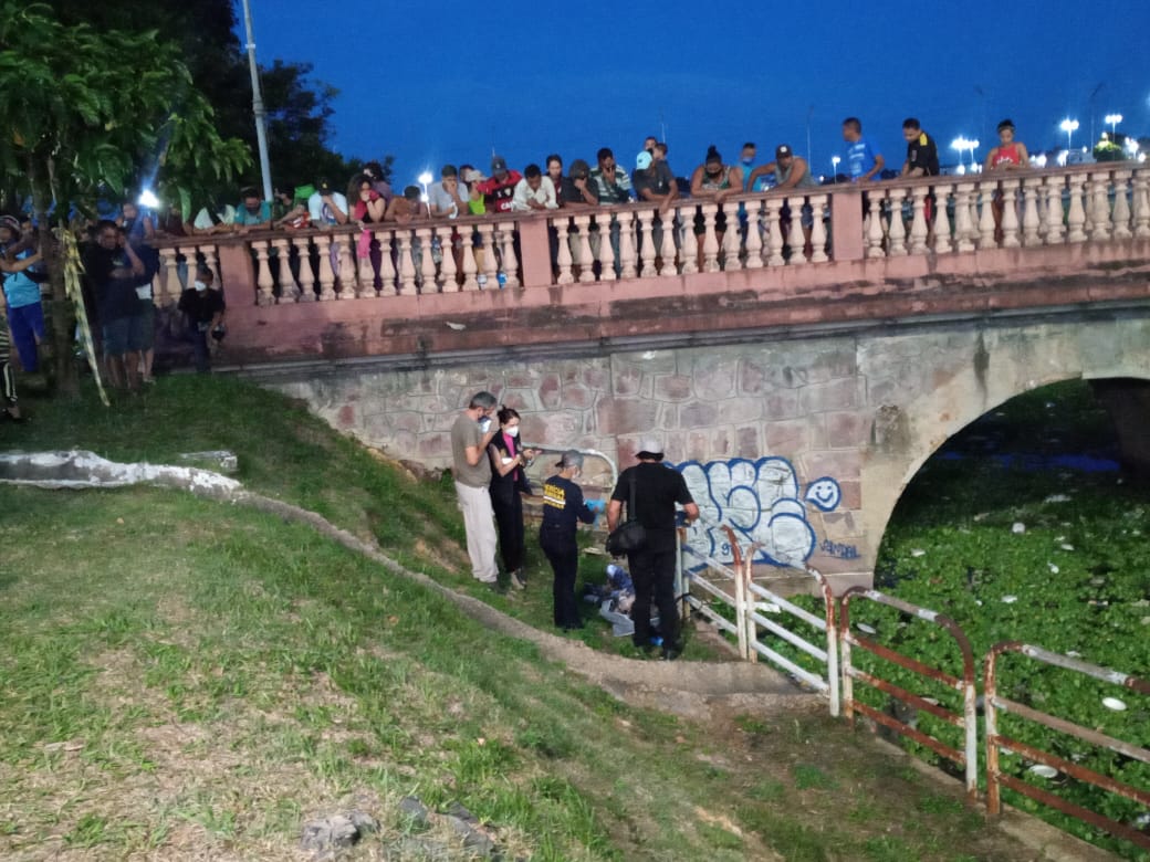 Corpo é encontrado boiando em igarapé de Manaus
