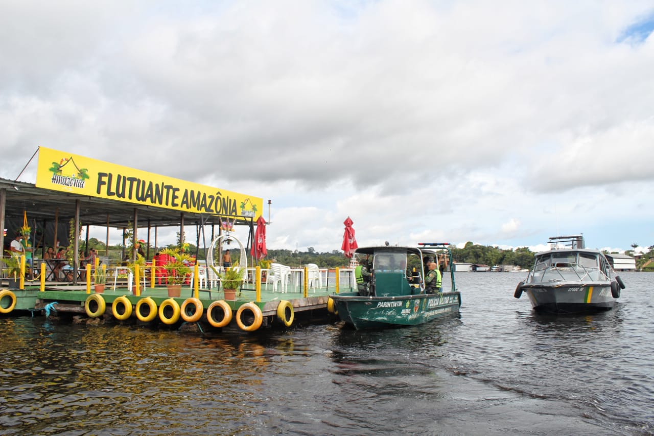Cinco flutuantes são vistoriados durante fim de semana em Manaus