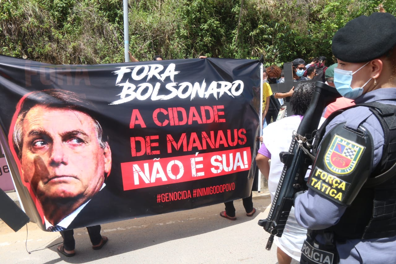Entidades protestam contra Bolsonaro em Manaus: 'A cidade não é sua'