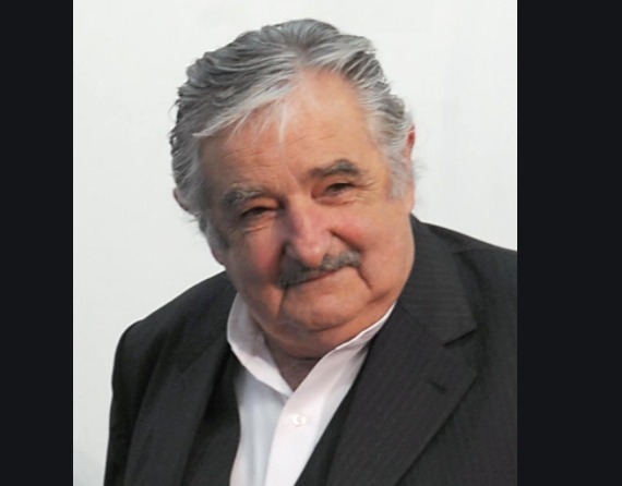 Mujica é internado após ficar entalado com espinha de peixe