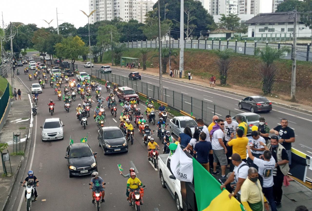 Vídeos mostram carreata pró-Bolsonaro passando por Manaus: ‘fora, Lula'