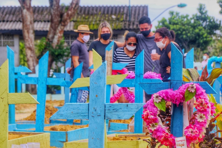 Cemitérios de Manaus têm 30 sepultamentos e uma morte por covid