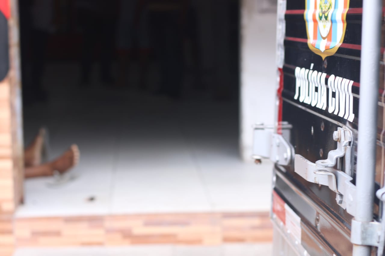 Assaltante é abandonado por amigo e morto dentro de panificadora em Manaus