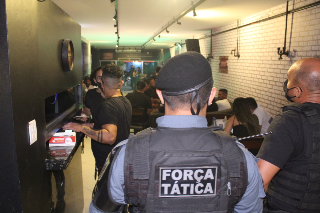 Bar é fechado em plena noite de inauguração em Manaus