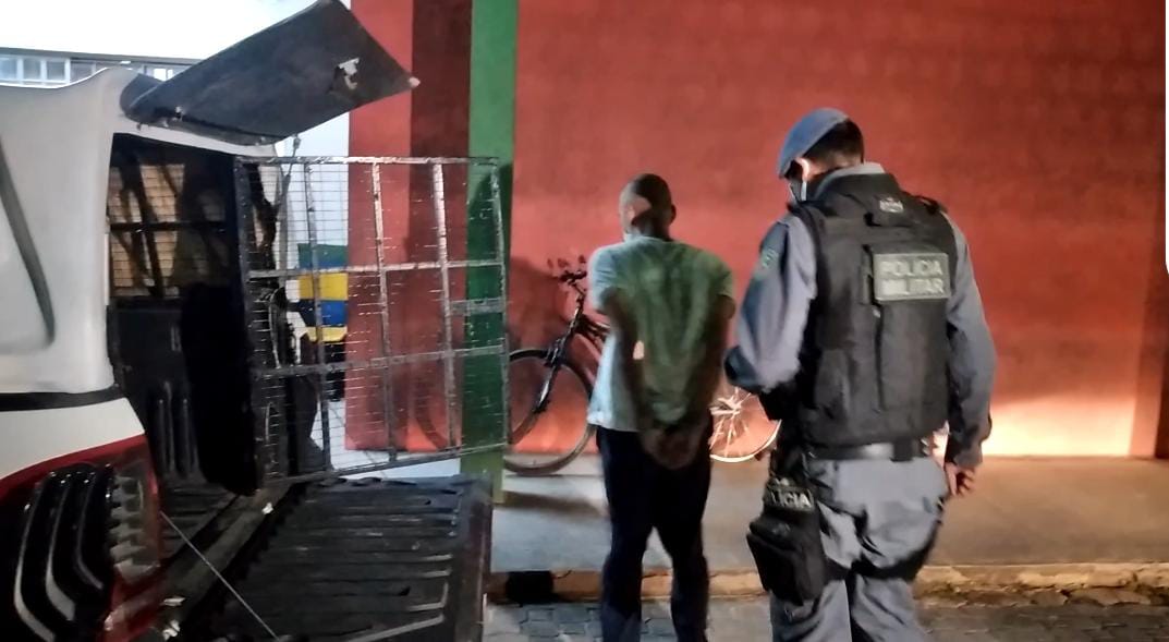 Tarado vai parar na cadeia ao ejacular em passageiras de ônibus em Manaus