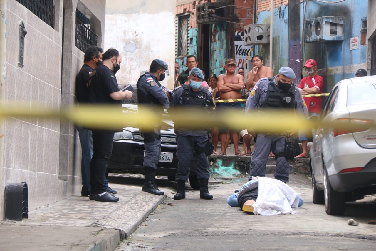Pintor é executado enquanto aguardava ônibus para ir ao trabalho em Manaus