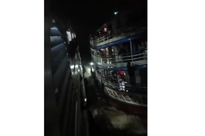 Vídeo: Barcos se chocam no rio Solimões e assustam passageiros no Amazonas