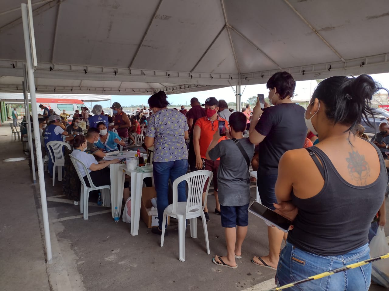 Vacinação de pessoas de 57 e 56 anos em Manaus tem movimentação intensa