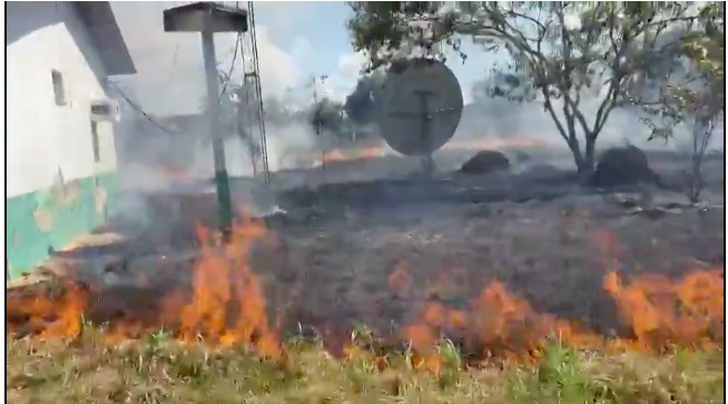 Terreno da Rede Amazônica pega fogo no Amazonas