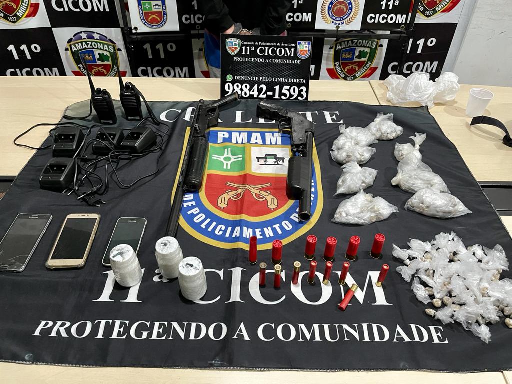 Jovem é preso com granadas, escopetas e munições em área vermelha de Manaus