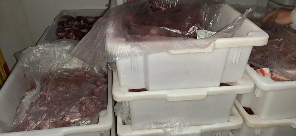 Mais de 20 toneladas de alimentos são apreendidos em comércio de Manaus