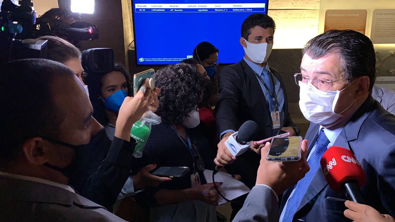 Eduardo desmente conflitos com membros da CPI e garante independência